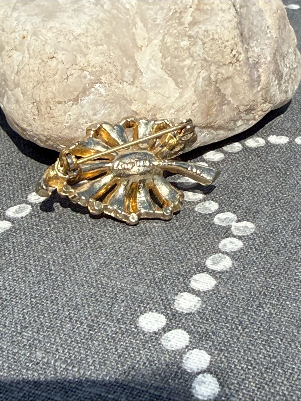 Vintage "Caro Des.",1950's MId Century Leaf Green Crystal Pearl Brooch - Picture 5 of 8